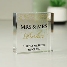 Load image into Gallery viewer, Elegant personalised crystal token with gold design for wedding gifts.