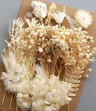 Load image into Gallery viewer, dry flowers-dried flower bouquet uk-dried flowers wholesale uk-essential oils diffuser-dried flowers-essential oils-dried letterbox flowers