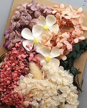 Load image into Gallery viewer, dry flowers-dried flower bouquet uk-dried flowers wholesale uk-essential oils diffuser-dried flowers-essential oils-dried letterbox flowers