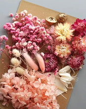 Load image into Gallery viewer, dry flowers-dried flower bouquet uk-dried flowers wholesale uk-essential oils diffuser-dried flowers-essential oils-dried letterbox flowers