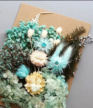 Load image into Gallery viewer, dry flowers-dried flower bouquet uk-dried flowers wholesale uk-essential oils diffuser-dried flowers-essential oils-dried letterbox flowers