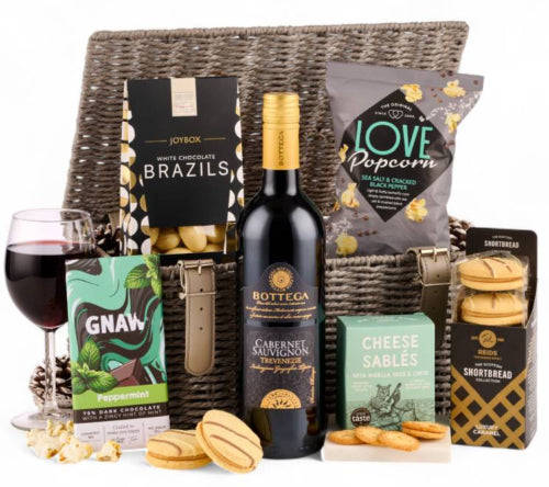 Elegant Christmas food and wine gift basket – perfect festive present idea UK.