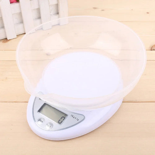 Digital kitchen scale with LED display and detachable tray