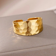 Load image into Gallery viewer, Classic stainless steel gold ring