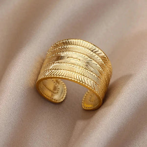 Gold ring-Stylish everyday ring in gold tone