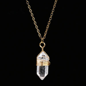 Boho-style stainless steel necklace with hexagon-shaped healing crystals – pink quartz and amethyst.