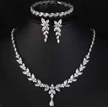 Load image into Gallery viewer, Luxury wedding jewelry set with necklace and bracelet