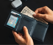 Load image into Gallery viewer, Secure RFID blocking wallet to protect credit cards
