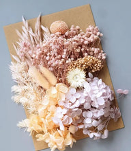 Load image into Gallery viewer, dry flowers-dried flower bouquet uk-dried flowers wholesale uk-essential oils diffuser-dried flowers-essential oils-dried letterbox flowers