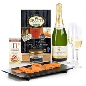 Gluten Free Champagne and Smoked Salmon Hamper Set-Gluten Free Hamper-champagne and smoked salmon hamper uk-smoked salmon breakfast hamper-salmon and champagne hamper-smoked salmon and cheese gift baskets-smoked salmon and prosecco hamper-scottish salmon hampers