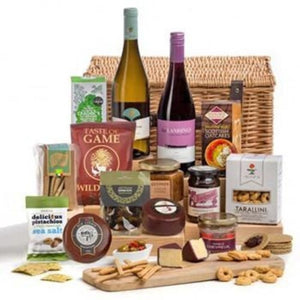 gourmet-hamper-gifts-uk-wine-cheese-snacks-gifts-hampers-luxury-family-friends-corporate-gifts-hampers-gifts-free-delivery-straight-to-your-door-send-online-gourmet-delicatessen-corporate-hampers-uk-corporate-gifts-ideas-corporate-gifts-for-clients
