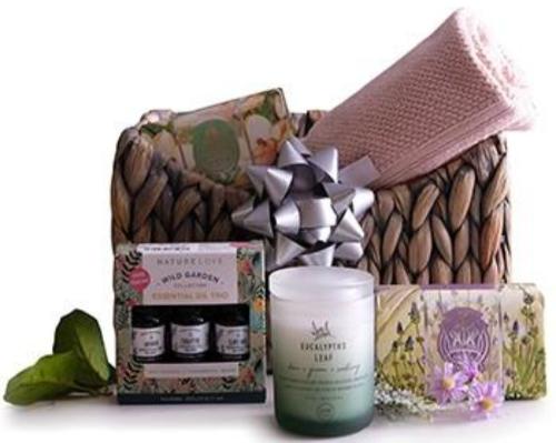 Luxury bath and body spa pamper hamper gift set for her