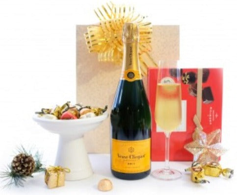 veuve-cliquot-champagne-and-chocolate-gift-set-veuve-cliquot-champagne-veuve-cliquot-s-yellow-label-champagne-valentines-champagne-gift-dry-champagne-champagne-hampers-uk-champagne-hamper-gift