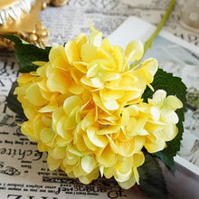 Load image into Gallery viewer, stylish hydrangea table centrepiece idea