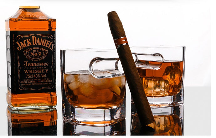 cigar glass-cigars-whiskey glass holder-personalised whiskey glass-whiskey glass-whiskey glass with cigar holder-cigar whisky glass a wine lovers